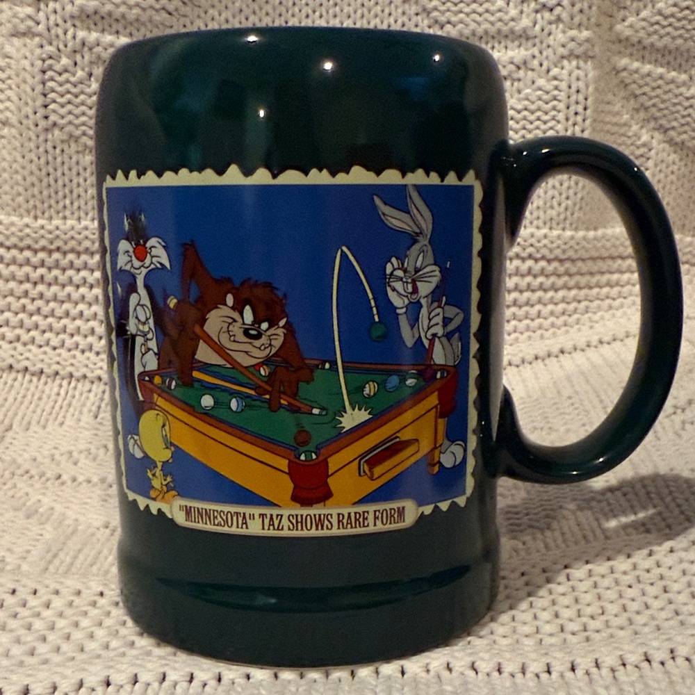 “Minnesota” Taz Shows Rare Form, Looney Tunes Playing Pool Green Mug Set of 2